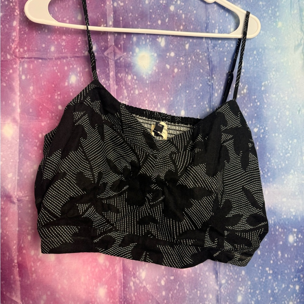 New universal thread cropped shirt 🛍